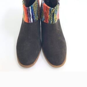 Colorful Knit Trim Brown Suede Boots